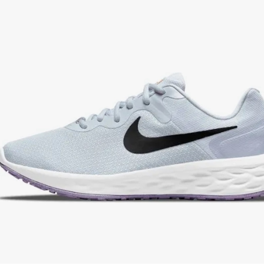 Women’s Nike athletic shoes - Picture 6 of 6